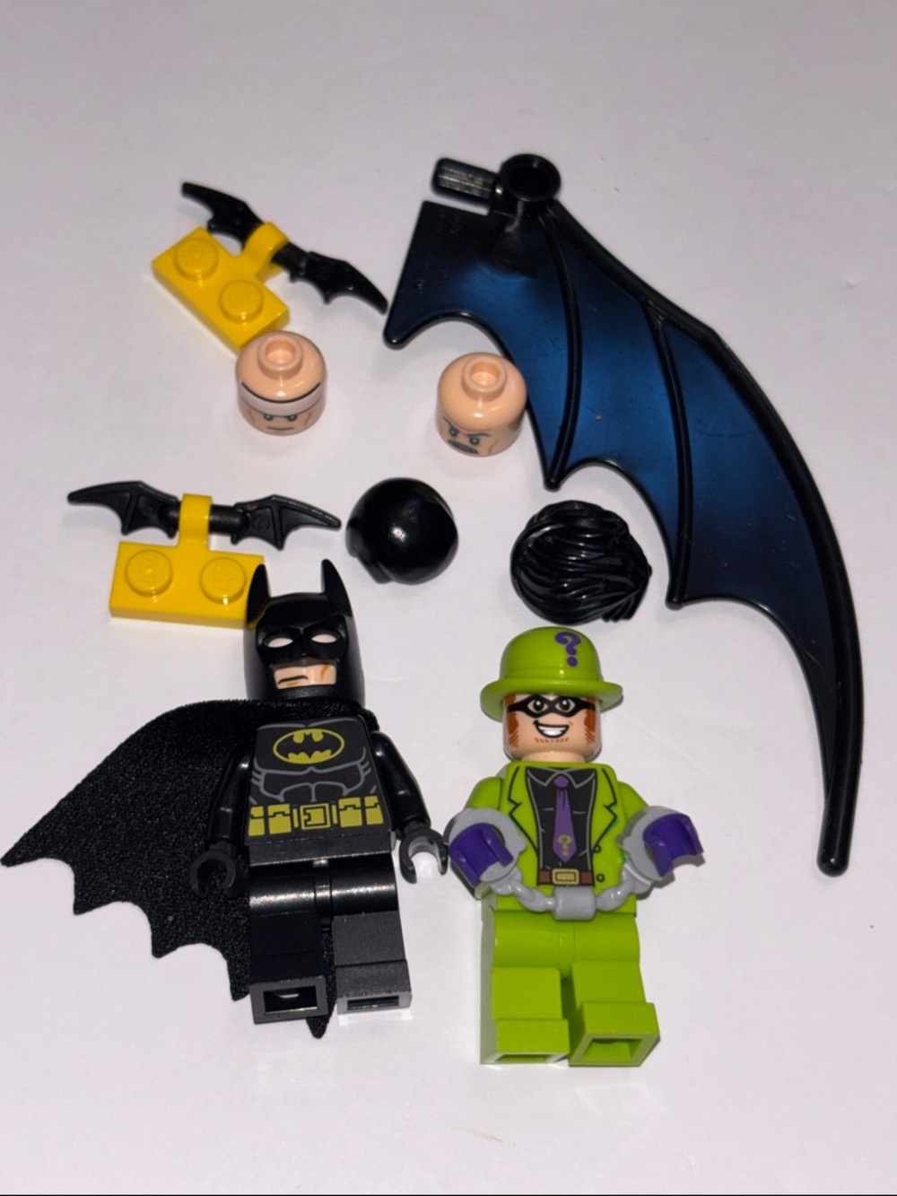 LEGO Batman and The Riddler Minifigure Batman heads and tools